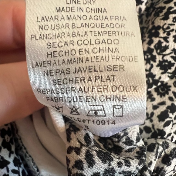 Altar’d State Women's Black and White Print Crop Top Size Small - Picture 8 of 10